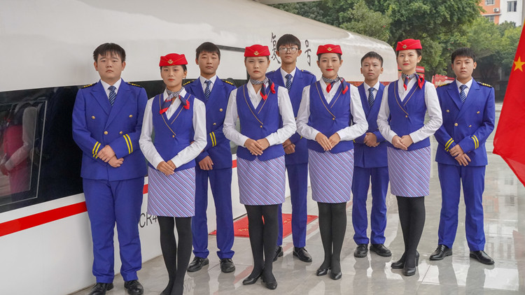 【專家解讀】要讓職業(yè)教育真正“揚(yáng)眉吐氣”！