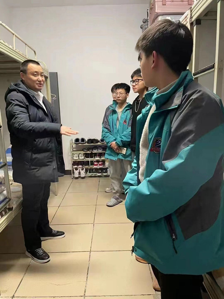 心系新生 關(guān)心慰問|校領(lǐng)導(dǎo)走訪慰問2022級新生