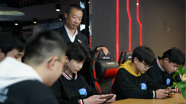 王者爭霸 限定名額！LGD俱樂部明星成員來新華啦！