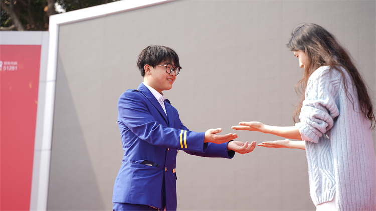 國(guó)防風(fēng)采！新華國(guó)防少年不怕練！