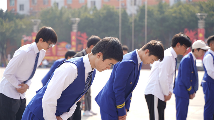 國(guó)防風(fēng)采！新華國(guó)防少年不怕練！