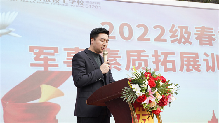 軍訓(xùn)—颯爽英姿 青春飛揚(yáng)正當(dāng)時(shí)