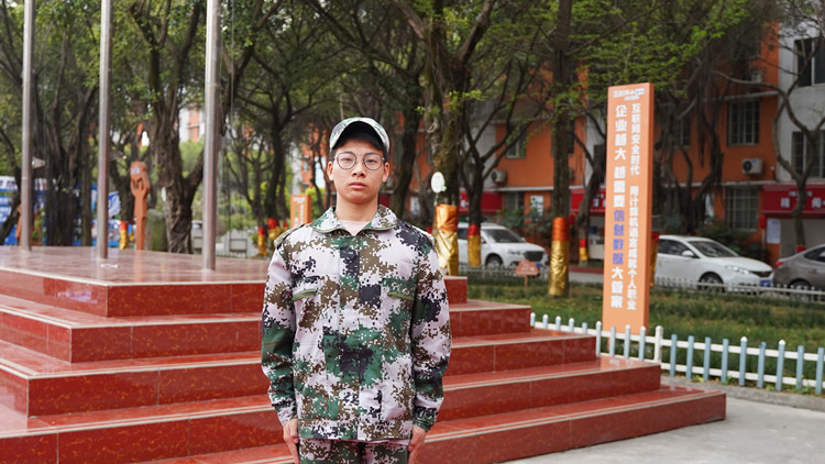 新生學(xué)子|堅(jiān)韌不屈，砥礪前行