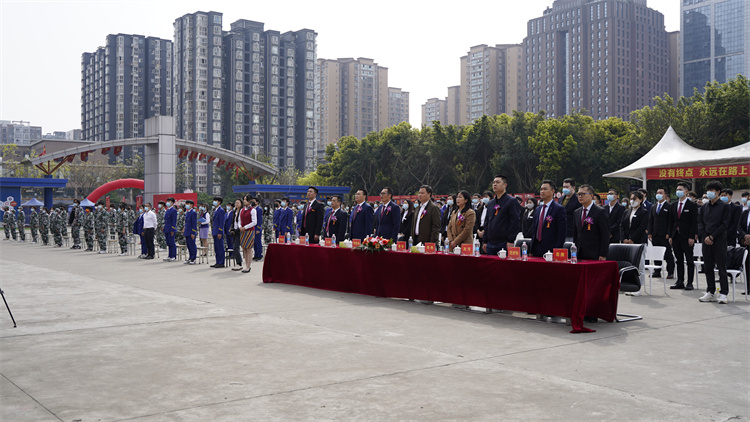 新起點(diǎn)再出發(fā)|成都新華高級(jí)技工學(xué)校升格揭牌儀式盛大啟幕！