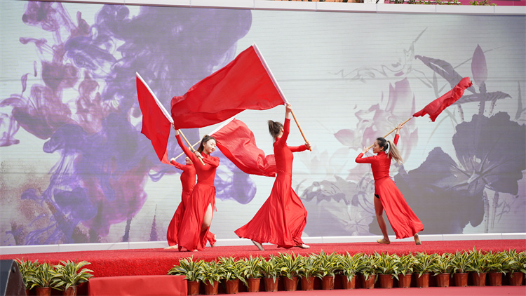 新起點(diǎn)再出發(fā)|成都新華高級(jí)技工學(xué)校升格揭牌儀式盛大啟幕！