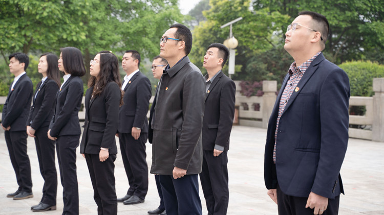 清明祭英烈，新華獻哀思