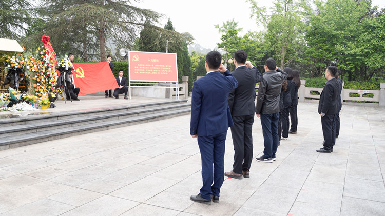 清明祭英烈，新華獻哀思