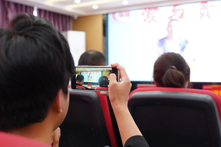 2022年春季畢業(yè)典禮暨優(yōu)秀畢業(yè)生表彰大會(huì)圓滿禮成