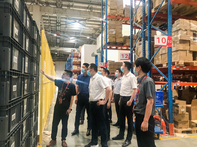 新華學(xué)子赴京東實習，實地感受工作魅力