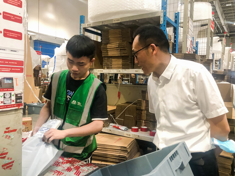 新華學(xué)子赴京東實習，實地感受工作魅力