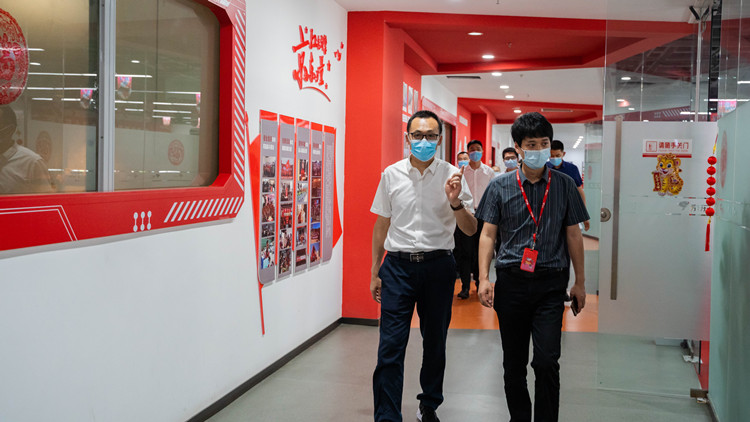 新華學(xué)子赴京東實習，實地感受工作魅力