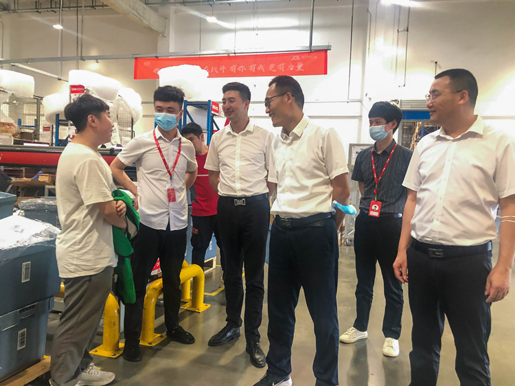 新華學(xué)子赴京東實習，實地感受工作魅力