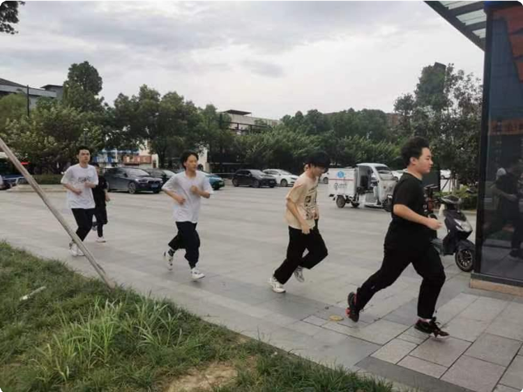 新華互聯(lián)網(wǎng)科技2022電競(jìng)青訓(xùn)營(yíng)正式開(kāi)營(yíng)！