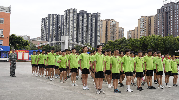 迷彩青春|2022級(jí)秋季素質(zhì)拓展匯報(bào)表演完美閉幕