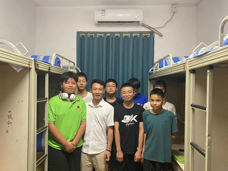 我負(fù)責(zé)雨露陽光，你負(fù)責(zé)茁壯成長