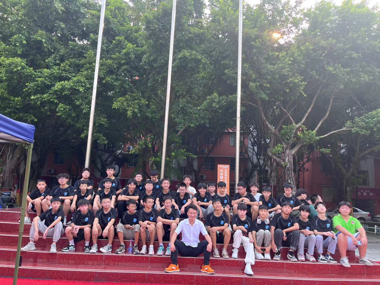 我負(fù)責(zé)雨露陽光，你負(fù)責(zé)茁壯成長