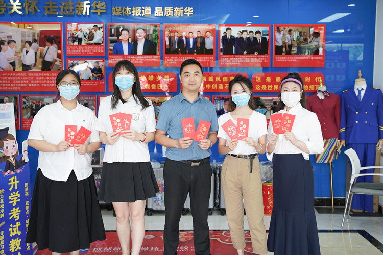 雙節(jié)同慶，情滿校園