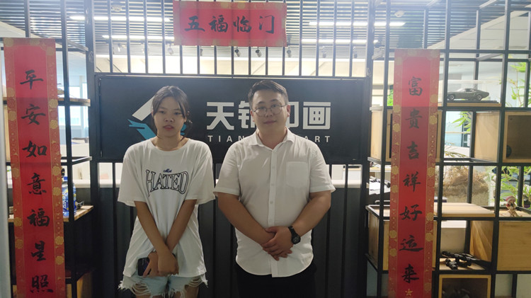 就業(yè)回訪，新華在路上