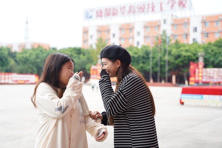 新生故事|再聚新華，共訴情誼