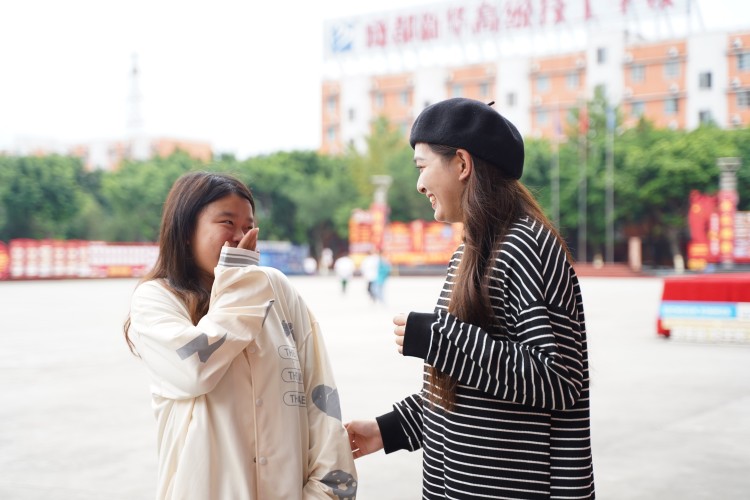 新生故事|再聚新華，共訴情誼