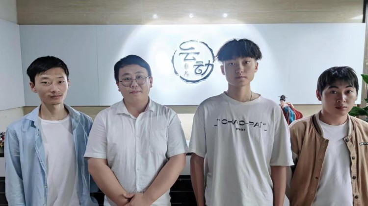 關懷從未停止——成都新華回訪畢業(yè)學子