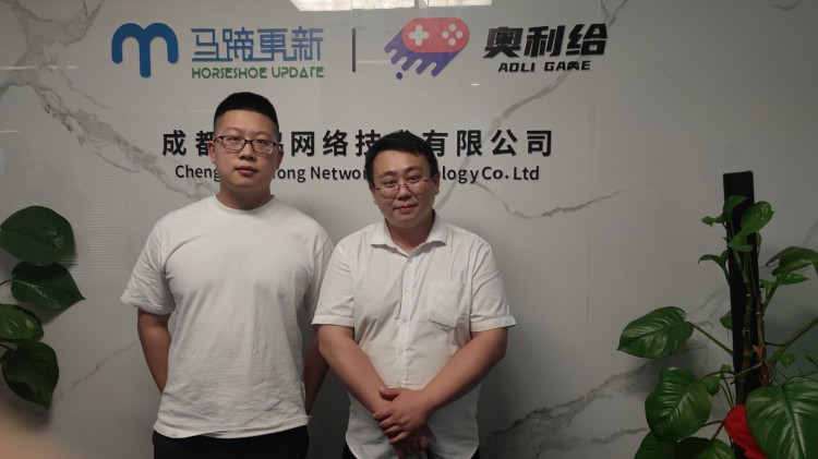關懷從未停止——成都新華回訪畢業(yè)學子