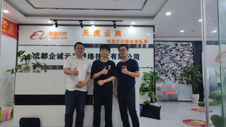 關懷從未停止——成都新華回訪畢業(yè)學子