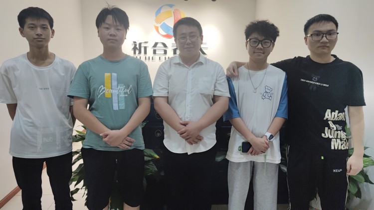 關懷從未停止——成都新華回訪畢業(yè)學子