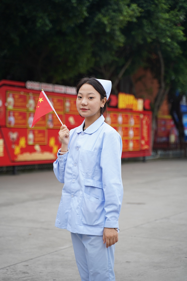 祖國頌！新華迎國慶，祝?！罢b”祖國