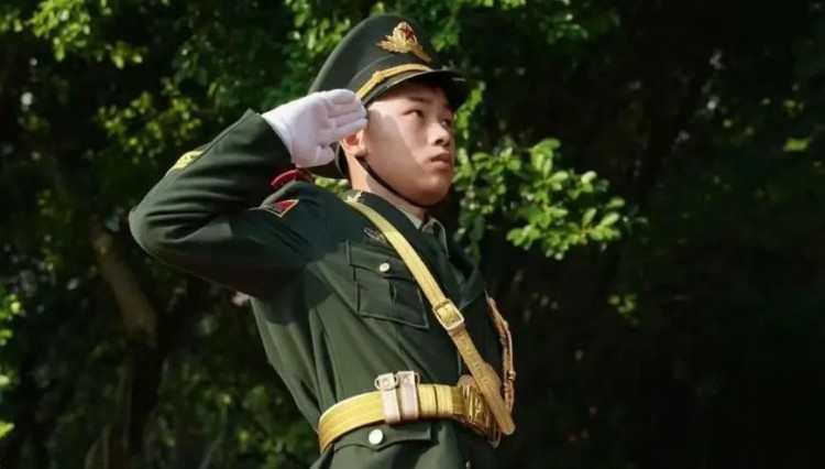 新華國(guó)旗護(hù)衛(wèi)隊(duì)|青春與國(guó)旗同在！