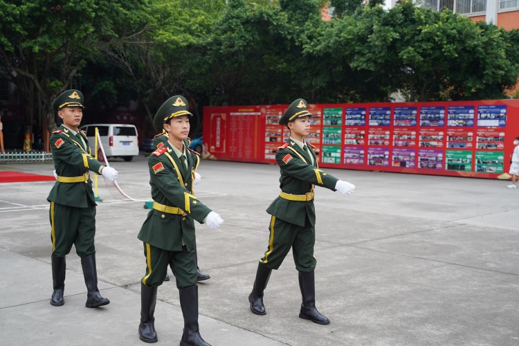 新華國(guó)旗護(hù)衛(wèi)隊(duì)|青春與國(guó)旗同在！