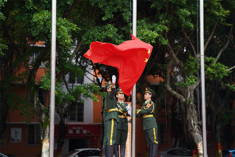 啟航！現(xiàn)場(chǎng)直擊2022級(jí)新生開(kāi)學(xué)典禮暨京東社會(huì)實(shí)踐表彰大會(huì)！