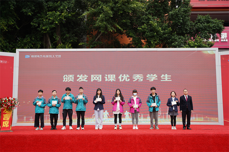 啟航！現(xiàn)場(chǎng)直擊2022級(jí)新生開(kāi)學(xué)典禮暨京東社會(huì)實(shí)踐表彰大會(huì)！