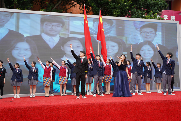 啟航！現(xiàn)場(chǎng)直擊2022級(jí)新生開(kāi)學(xué)典禮暨京東社會(huì)實(shí)踐表彰大會(huì)！