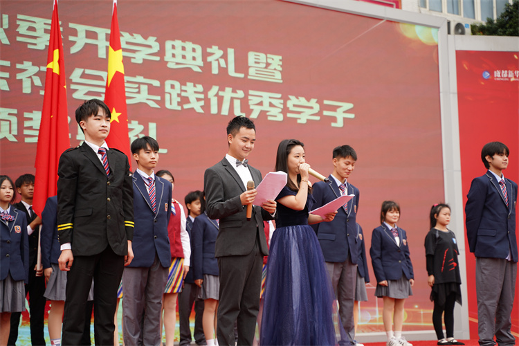 啟航！現(xiàn)場(chǎng)直擊2022級(jí)新生開(kāi)學(xué)典禮暨京東社會(huì)實(shí)踐表彰大會(huì)！