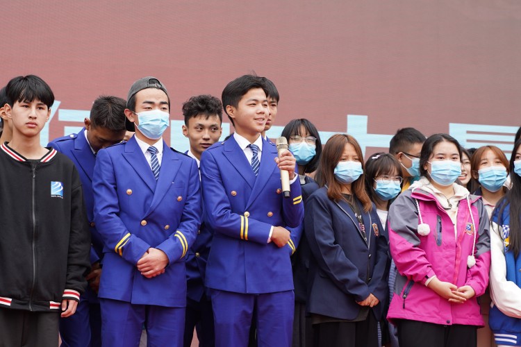 程龍老師新華“學(xué)生習(xí)慣養(yǎng)成教育”主題演講