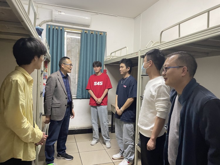 二十大奮進(jìn)譜華章，新華緊隨育棟梁