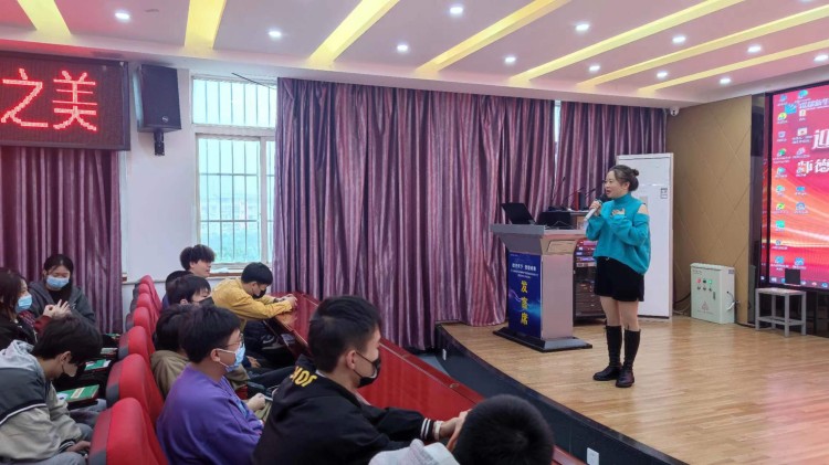 平面設(shè)計(jì)就業(yè)好不好？聽(tīng)四川零貳捌集團(tuán)大咖怎么說(shuō)！