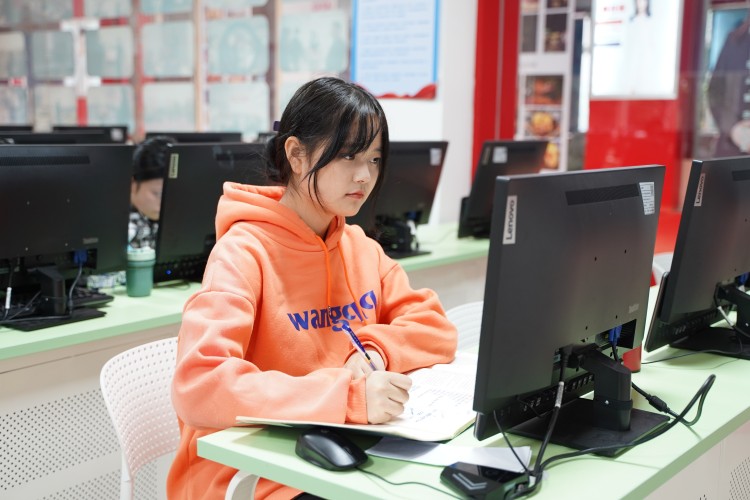 優(yōu)秀學(xué)子|京東實習(xí)再得佳績，新華學(xué)習(xí)更創(chuàng)新高