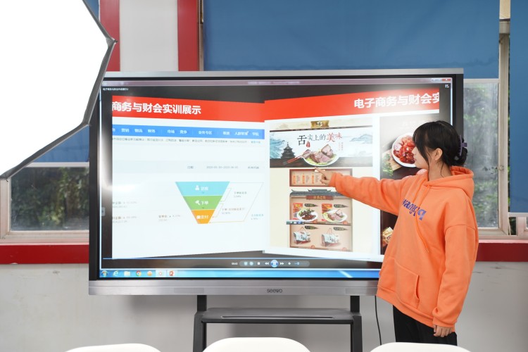 優(yōu)秀學(xué)子|京東實習(xí)再得佳績，新華學(xué)習(xí)更創(chuàng)新高