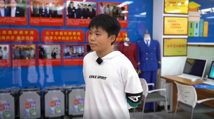 轉(zhuǎn)校來(lái)新華，用愛(ài)灌溉未來(lái)