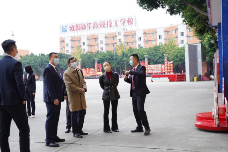 成都市技工院校規(guī)范辦學評估工作組一行蒞臨我校開展規(guī)范辦學評估工作