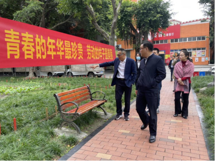 成都市技工院校規(guī)范辦學評估工作組一行蒞臨我校開展規(guī)范辦學評估工作