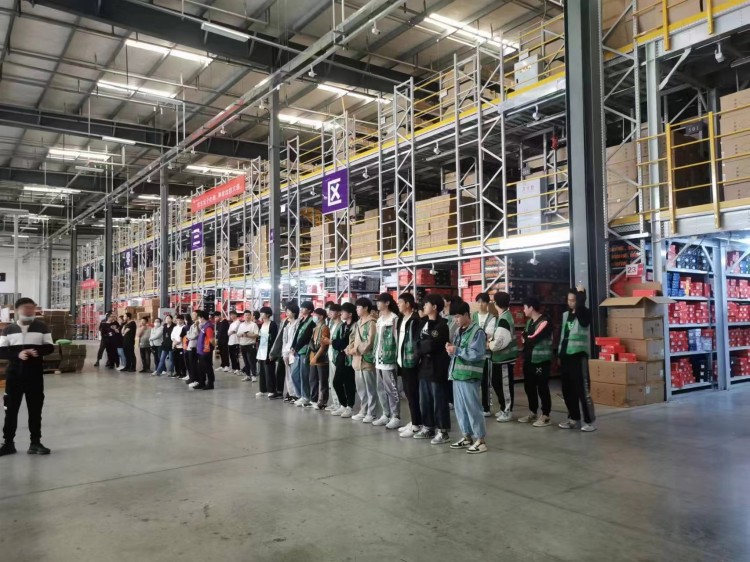 桃李滿天下，春暉遍四方