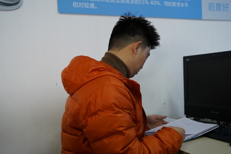 桃李滿天下，春暉遍四方