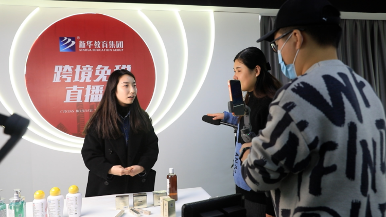 新華電腦教育開(kāi)展“百企千師進(jìn)萬(wàn)家”活動(dòng)