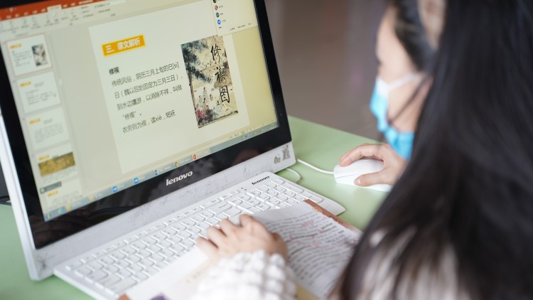 細(xì)磨琢新玉 時(shí)艱展風(fēng)采