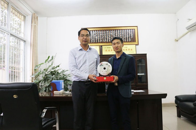 逆襲！從打工仔到總裁的華麗轉(zhuǎn)身