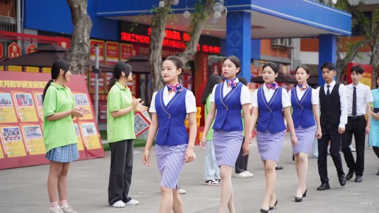 優(yōu)秀學(xué)子|逐夢(mèng)藍(lán)天，共赴未來(lái)