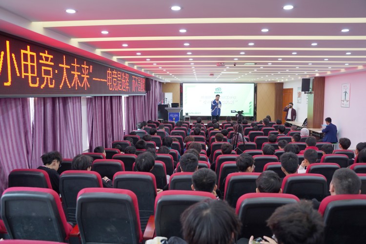 就業(yè)不迷茫！把孩子交給新華，您就放心吧